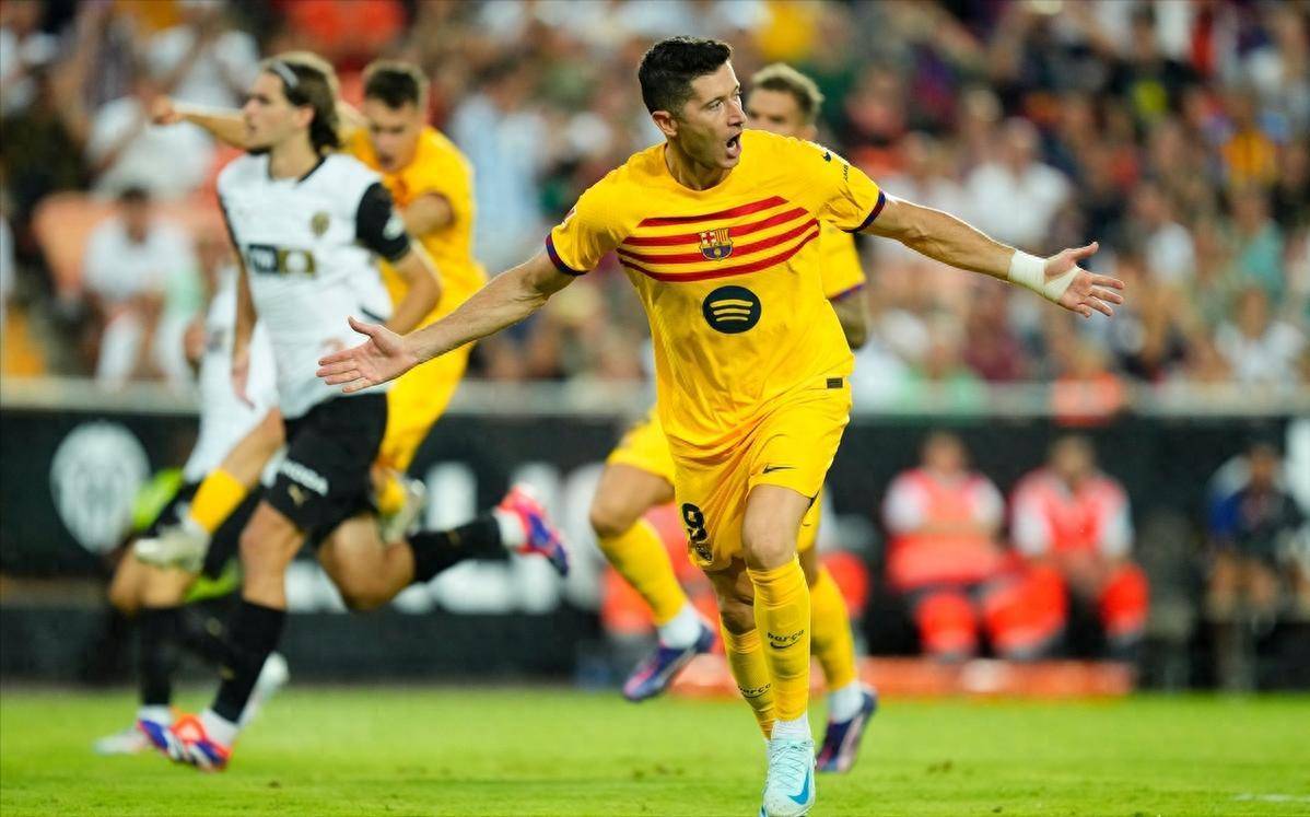 莱万多夫斯基连续二十场比赛得分超过锐不可当，美国队不断突破！的简单介绍-爱游戏网站